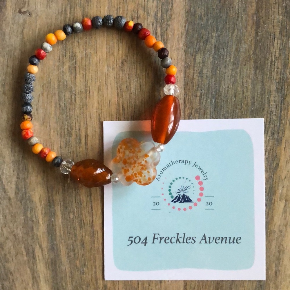 Aromatherapy Jewelry: Glass/Wooden/Lava beads.